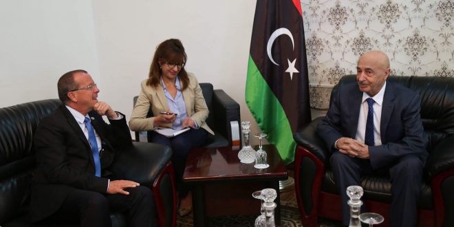 وصول المبعوث الأممي إلى ليبيا “مارتن كوبلر” لمدينة القبة للقاء فخامة رئيس مجلس النواب.