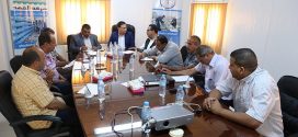 المتحدث الرسمي باسم المجلس ورئيس هيئة المياه يحضران تسليم مواقع تنفيذ محطات تحلية مياه الشرب بضواحي مدينة طبرق
